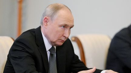 Guerre en Ukraine : Vladimir Poutine est « prêt » à rencontrer Volodymyr Zelensky, mais uniquement dans le cadre de la « dernière étape » des négociations entre Moscou et Kiev