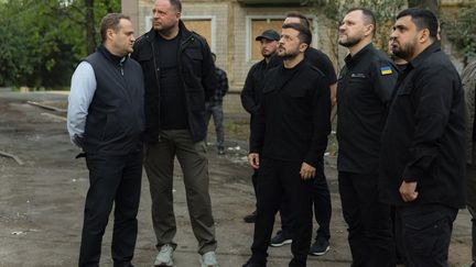 Guerre en Ukraine : Moscou a remis à Kiev vingt corps de membres des troupes russes au lieu de soldats ukrainiens, accuse Volodymyr Zelensky