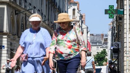 Vague de chaleur : le thermomètre grimpe, mais à partir de quand peut-on parler de canicule ?