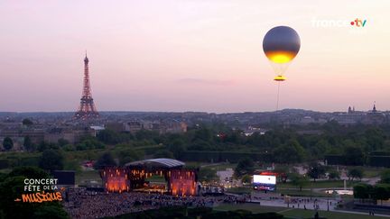 La vasque olympique s’élève à nouveau dans le ciel de Paris à l’occasion de la Fête de la musique