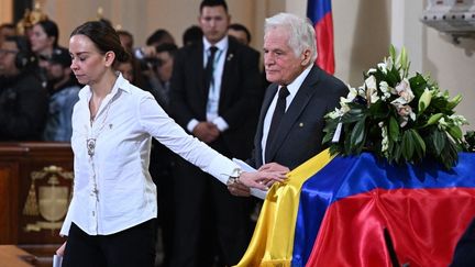 En Colombie, le père du candidat assassiné Miguel Uribe remplace son fils dans la course à la présidentielle