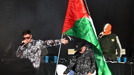 Rock en Seine 2025 : rap, rave et révolte, le triptyque explosif de Kneecap débarque à Saint-Cloud malgré la polémique