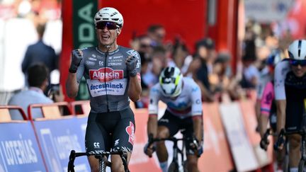 Vuelta : Jasper Philipsen s’impose facilement au sprint lors de la 1ere étape à Novara