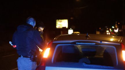 Un policier gravement blessé après un refus d’obtempérer en Seine-et-Marne, l’auteur présumé en fuite