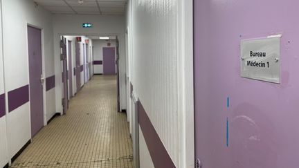 « On apprend à ne pas s’agiter quand le patient est en crise » : immersion dans le quartier d’isolement d’un hôpital psychiatrique à Marseille