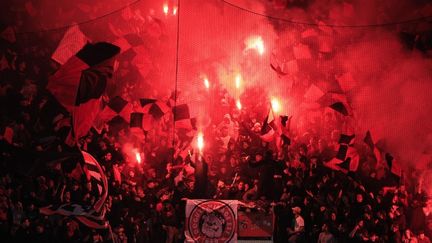 Football : deux joueurs et un dirigeant de l’OGC Nice pris à partie par des supporters, le club condamne des violences « inacceptables »