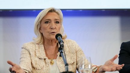 Marine Le Pen juge que l’Arcom ne devrait pas surveiller les chaînes de télévision privées