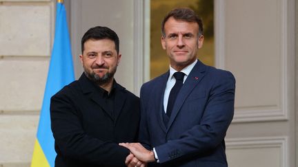Pourquoi Emmanuel Macron est-il devenu le premier soutien de Volodymyr Zelensky ?