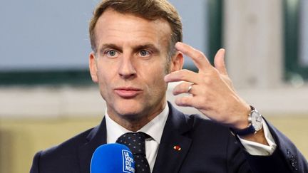 Lutte contre la désinformation ou « ministère de la vérité » ? On vous résume la polémique autour du « label » des médias voulu par Emmanuel Macron