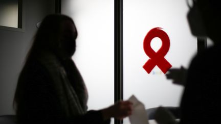 Journée mondiale de lutte contre le sida : en France, des traitements efficaces mais une incidence des contaminations qui ne baisse plus