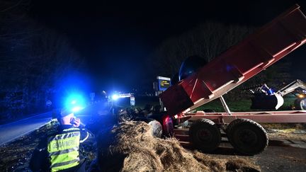 Dermatose nodulaire : des agriculteurs poursuivent les blocages routiers contre l&rsquo;abattage des troupeaux contaminés