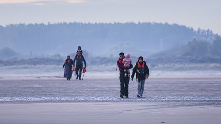 La défenseure des droits alerte sur l&rsquo;usage d&rsquo;armes contre des personnes migrantes voulant traverser la Manche