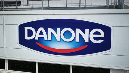 Laits infantiles contaminés : la société Danone annonce qu’elle élargit son rappel à d’autres marchés