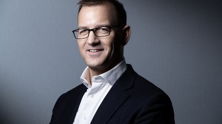 Le milliardaire tchèque Daniel Kretinsky lance une OPA sur Fnac Darty