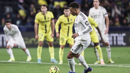 Kylian Mbappé inscrit une panenka sous les yeux de son coéquipier Brahim Diaz, qui avait raté ce geste en finale de la CAN