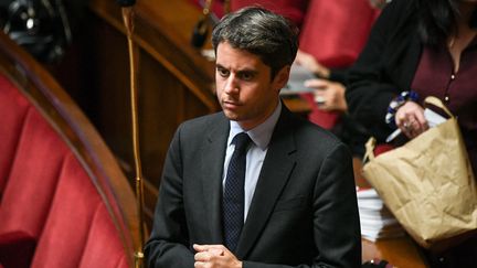 « Nouvelle République » : le journal du même nom ironise sur le « plagiat » de Gabriel Attal, qui va rebaptiser son parti
