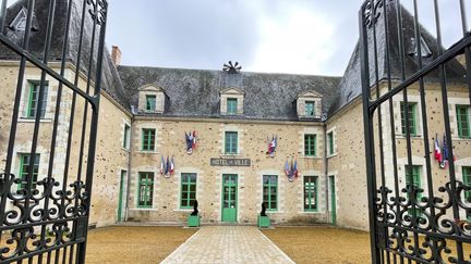 « Il y a une anxiété générale » : la campagne pour les municipales troublée par l’instabilité politique et les crises internationales