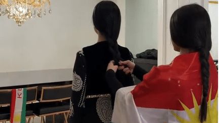 On vous raconte comment la tresse est devenue le symbole de résistance des femmes kurdes
