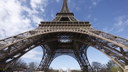 « Pour elle, ça serait une fierté » : les noms de 72 femmes scientifiques orneront bientôt la Tour Eiffel