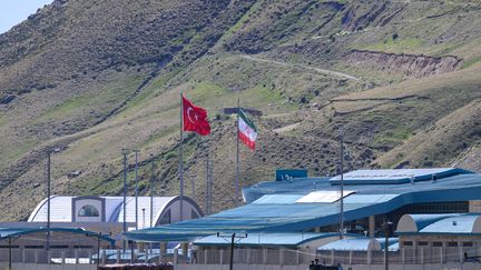 Rassurer leurs proches, s&rsquo;informer, passer leurs examens : le profil des Iraniens qui affluent à la frontière avec la Turquie