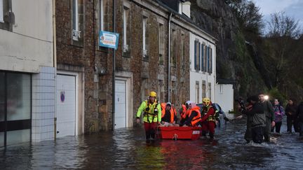 Météo-France étend la vigilance orange à trois départements bretons, le Finistère passant en alerte « pluie-inondation » dès lundi soir