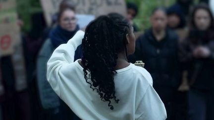 « Elle m&rsquo;avait dit qu&rsquo;elle se disputait un peu au lycée » : une enquête administrative ouverte pour faire la lumière sur le suicide de Camélia, 17 ans