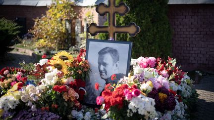 L’opposant russe Alexeï Navalny, mort en 2024 en prison, a été « empoisonné » par la Russie, affirment cinq pays dont le Royaume-Uni et la France