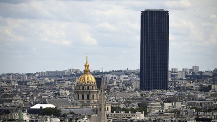 Plusieurs sites parisiens, dont la tour Montparnasse, évacués après des alertes à la bombe