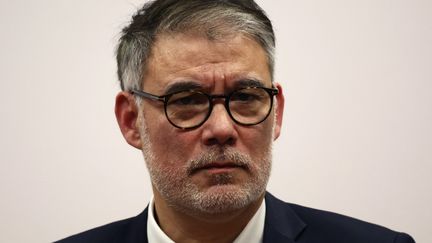 Affaire Epstein : « Jack Lang doit réfléchir à sa démission pour protéger » l&rsquo;Institut du monde arabe qu&rsquo;il préside, estime le socialiste Olivier Faure