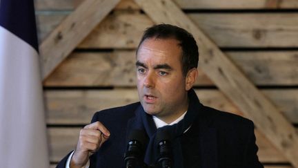 Nucléaire relancé, ralentissement pour l’éolien terrestre et le solaire… Le gouvernement dévoile la feuille de route énergétique de la France jusqu’en 2035