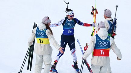 JO d&rsquo;hiver 2026 : intouchable, le relais mixte de biathlon apporte à la France sa première médaille d&rsquo;or