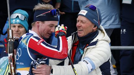 « Il a eu un coup de pouce du destin »… Comment Johan-Olav Botn a surmonté la mort de son coéquipier Sivert Bakken pour prendre l&rsquo;or aux JO 2026