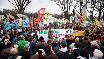 « On est là, on existe, on a exprimé un désaccord » : plusieurs centaines de manifestants à Paris contre la nouvelle loi Duplomb