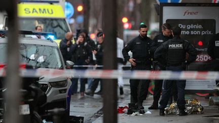 A Paris, un homme armé d&rsquo;un couteau blessé grièvement par la police après avoir menacé un chauffeur de bus