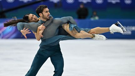 « C&rsquo;était une championne avant de l&rsquo;être, je le savais déjà »… Comment Laurence Fournier Beaudry a magnifié Guillaume Cizeron pour décrocher l&rsquo;or aux JO 2026