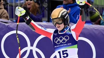 Romane Miradoli décroche la médaille d’argent sur le super-G derrière la revenante Federica Brignone, la 8e médaille pour la France aux JO 2026