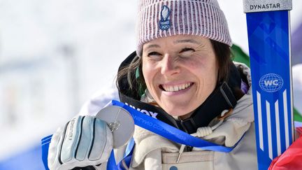 « Je suis sur mon petit nuage », confie Romane Miradoli, vice-championne olympique de super-G aux JO de Milan Cortina