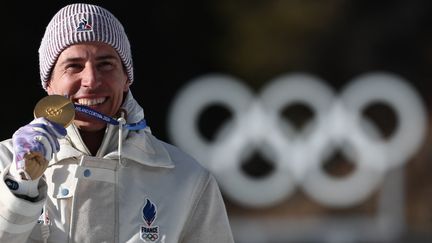 JO 2026 : Quentin Fillon Maillet remporte l’or sur le sprint du biathlon, son 4e sacre olympique en carrière
