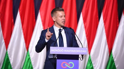 En Hongrie, le candidat d’opposition à Viktor Orban promet de relancer l’économie et de défendre les libertés