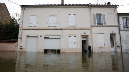 « Je fais en sorte que ma maison prenne le moins de dégâts possibles » : à Saintes, des sinistrés des crues pris dans le dilemme entre partir ou rester