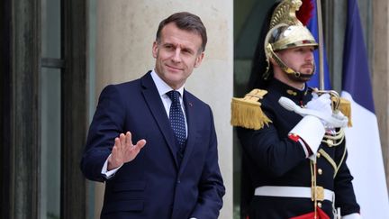 La guerre en Ukraine est un échec « militaire, économique et stratégique » pour la Russie, estime Emmanuel Macron après quatre ans de conflit