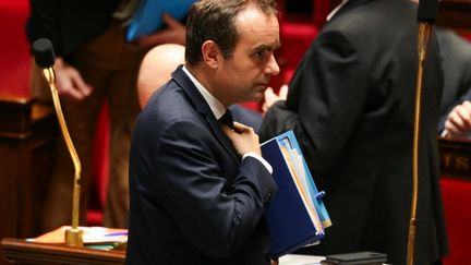 Le gouvernement de Sébastien Lecornu surmonte deux motions de censure sur sa feuille de route énergétique