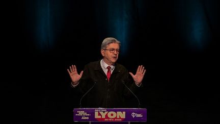 Accusé d’antisémitisme après ses propos sur la prononciation du nom de Jeffrey Epstein, Jean-Luc Mélenchon dénonce une polémique « consternante »