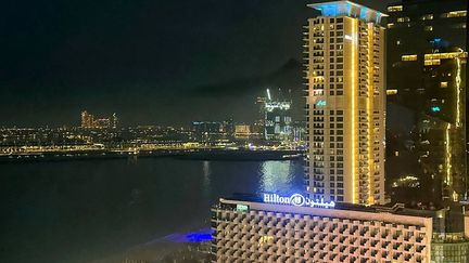 Une explosion retentit sur la célèbre île artificielle The Palm à Dubaï, alors que l&rsquo;Iran réplique aux frappes d&rsquo;Israël et des Etats-Unis