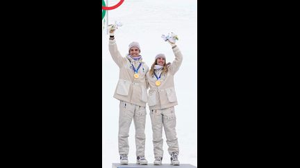 Le sacre d&rsquo;Emily Harrop et Thibault Anselmet en ski-alpinisme vécu avec leurs proches