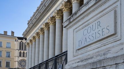 « L&rsquo;amour c&rsquo;est pas taper, papa » : la lettre poignante d&rsquo;une fille à son père lue au tribunal lors de son procès pour féminicide