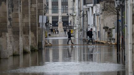 La Loire-Atlantique, la Charente-Maritime et le Maine-et-Loire restent en vigilance rouge aux crues, neuf départements de l’Ouest placés en orange