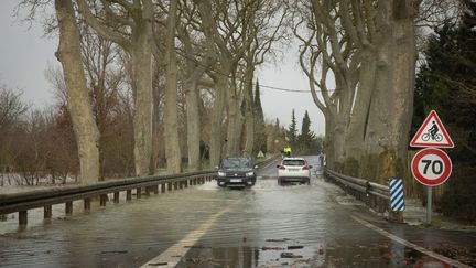 Vigilance rouge : quatre départements au plus haut niveau d’alerte pour crues, vents violents et avalanches, la tempête Nils balaye l’Hexagone