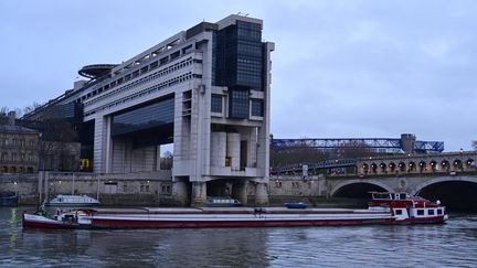 Plus de 13 000 foyers aisés ne paient aucun impôt sur le revenu, d’après des documents du gouvernement transmis au Sénat