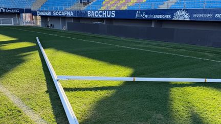 Tempête Nils : le vent fait tomber les poteaux de rugby au stade Aimé-Giral de Perpignan